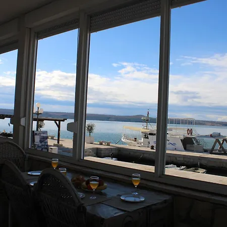 Luxemarine - First Row Whisper Apartmán *